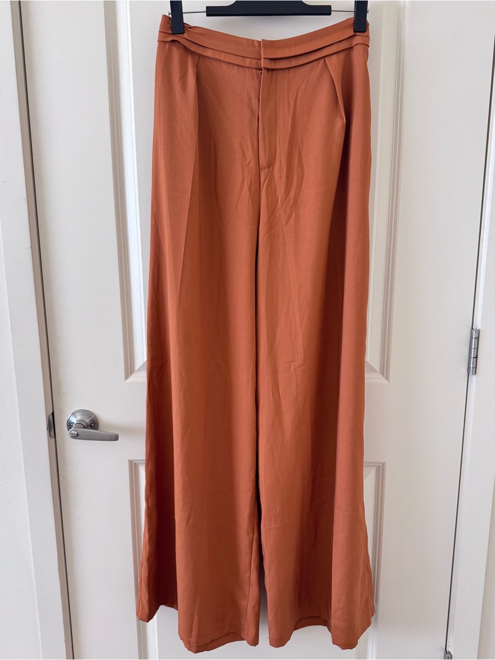 PrettyLittleThing Wide-Leg High-Waist Pants in Rust Orange